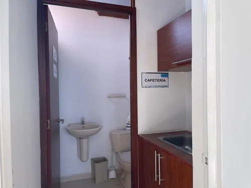 Consultorio Edificio San Fernando, Tercer Piso, Al Lado De Estacion De Mio Estadio Y Estadio Pascual Guerrero, Superinter Con Via Directa A La Calle 5ta O Parque Del Perro.