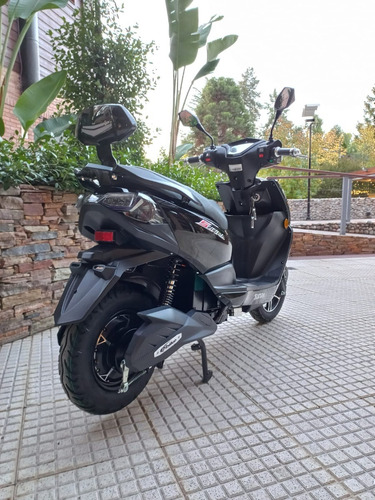 Imagen 3 de 9 de Moto Electrica Scooter Leo 2000w Bateria Gel Sunraleloir