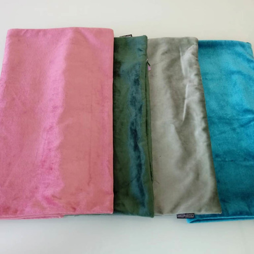 Imagem 2 de 2 de Kit Com 4 Capas Para Almofada Veludo Cores 45x45cm