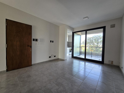 Semipiso De Un Dormitorio, Cocina Sectoriazada, Escritorio, Un Baño Y Dos Balcones, Cochera Opcional