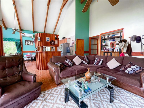 Casa En Venta De 5 Dorm. En Las Cabras