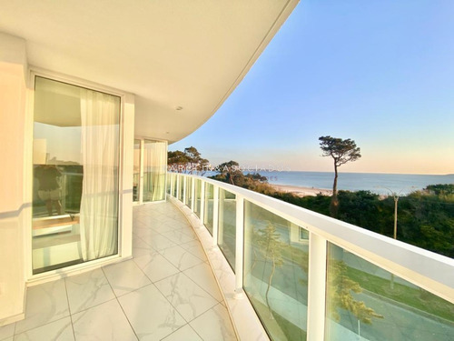 Apartamento De 4 Dormitorios En Venta En Edificio Paramount, Punta Del Este.
