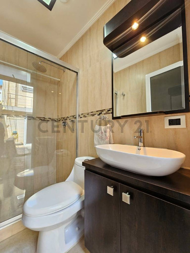 Casa En Venta Los Castores Totalmente Remodelada, Amoblada Acabados De Lujo.