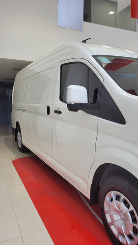 Toyota Hiace 2.8 Tdi Furgón 6at L2h2 3a 5p