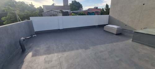 En Venta En Caseros Casa De 3 Ambientes Al Frente Totalmente A Nuevo F: 9711