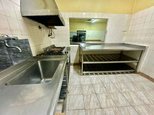 Se Alquila Local Comercial Con Fondo De Comercio!!. (villa Lugano)