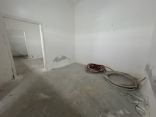 Alquiler Local Comercial 200 Mts 2 En 18 De Julio Cordón.