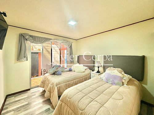 Amplia Casa En Sector Residencial Con Acceso Controlado
