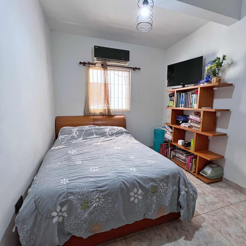 Amplio Townhouse De 3 Niveles En Residencias La Romanza