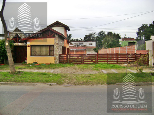 Amplia Casa Sobre Av Tucuman En San Bernardo - Permuta Por 2 Unidades!!