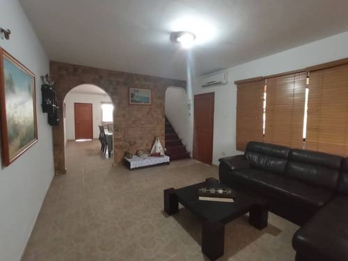 Imagen 3 de 14 de Re/max 2mil Vende Casa Quinta De 2 Pisos En Altagracia - Isla De Margarita