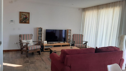 Venta Casa Diseño, Barrio Laderas, Chacras De Coria