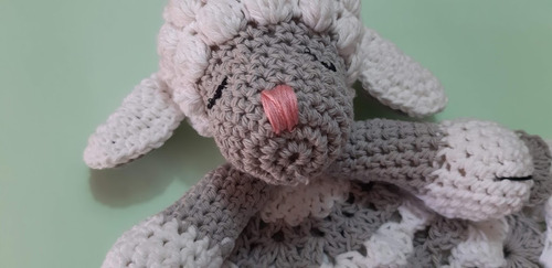 Imagen 6 de 9 de Oveja Rebecca Mantita De Apego Tejida Al Crochet