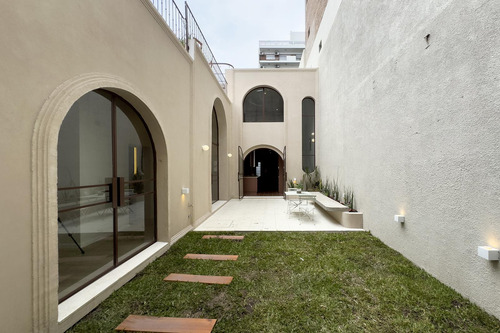 Casa Cuatro Dormitorios, Cochera Y Terraza Con Pileta En Venta Abasto
