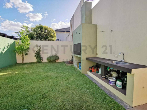 Imagen 4 de 19 de Casa De 2 Dormitorios En Venta En Gonnet, La Plata