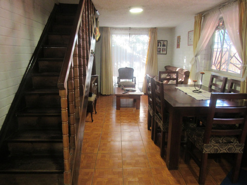 Cómoda Casa 3d Y 1b, Calle Socoroma, Metro Hospital El Pino.