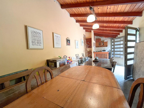 Venta Casa 4 Dormitorios Y Cochera.