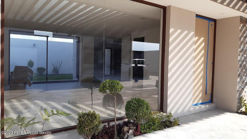 Casa En Venta En Llano Grande Metepec Gis 24-646