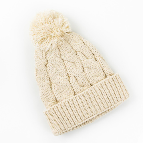 Gorro De Lana Beige Trenzado Con Pompón. Abrigo.