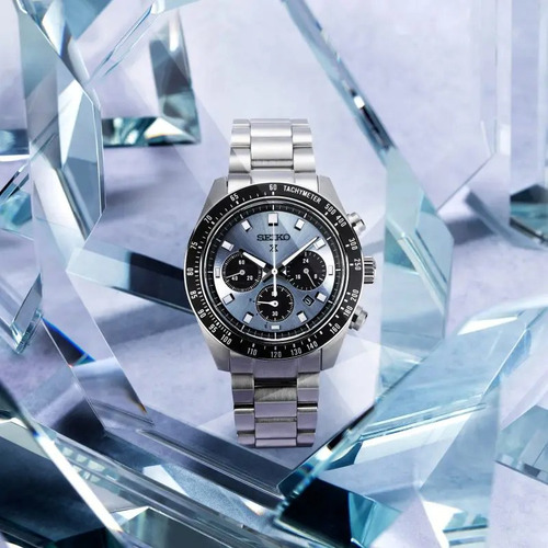 Reloj Seiko Hombre Chrono Prospex Speedtimer Energia Solar Malla Plateado Bisel Negro Fondo Azul Claro