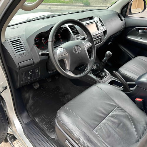 Toyota Hilux 3.0 Cd Srv Cuero 171cv 4x2