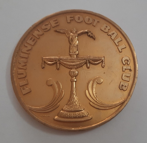 Medalha Fluminense Anos 60 / 70 Com Escudo E Taça Olímpica (Usado)