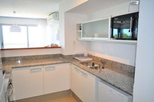 Apartamento En Venta De 2 Dormitorios En Playa Brava