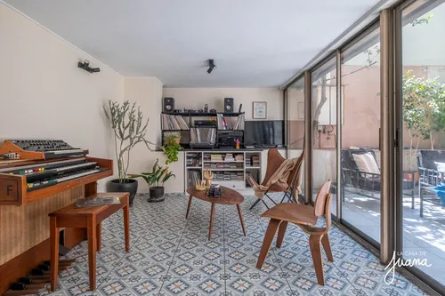 A Pasos De Metro El Golf, Patio De 131 M2 Con Terraza