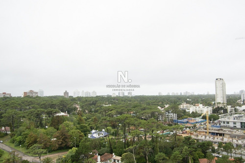 Apartamento En Mansa - Punta Del Este- Ref: 3273