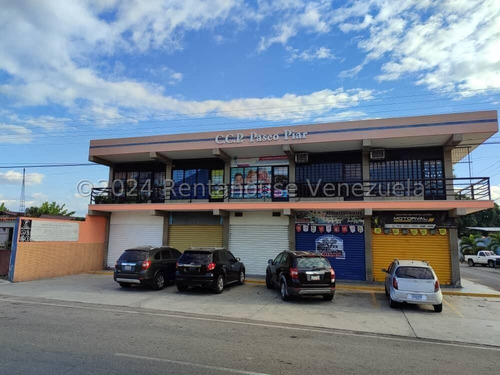 Local Comercial De Aprox. 49 Mts 2 . Impecable Estructura Fisica , Piso En Granito, Con Dispositivos De Seguridad. Consta De Mezzanina, Rejas De Seguridad Y Santamaria