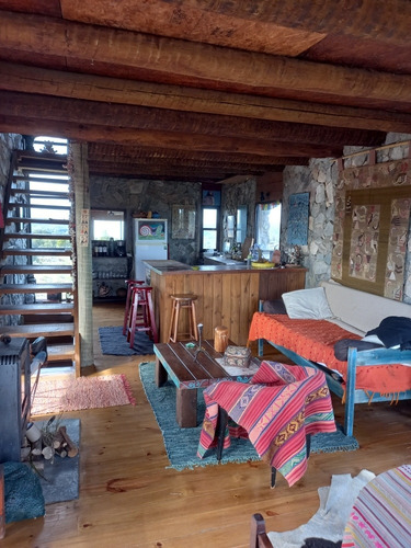 Casa De Piedra, 3 Plantas 2 Decks 3 Dormitorios, 2 Baños.