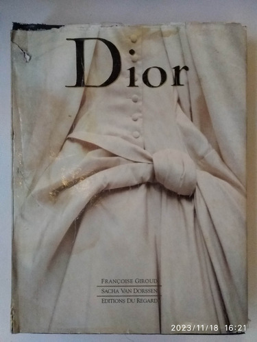 Libro De Moda Del Diseñador Dior