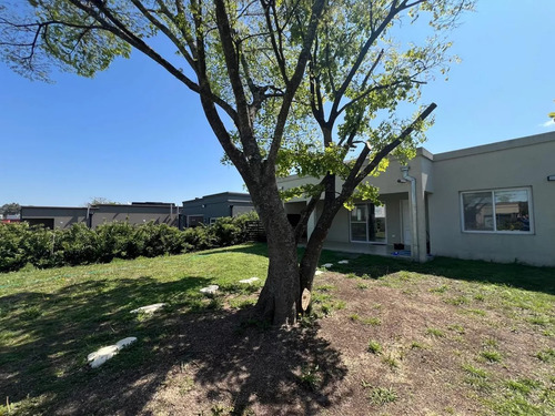 Casa 4 Amb Con Pileta Barrio Santa Elena Pilar Del Este