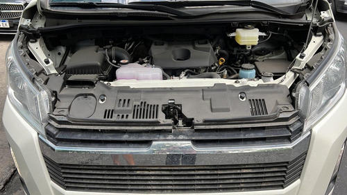 Imagen 7 de 16 de Toyota Hiace 2.8 Tdi Commuter 6at 14a / 2023