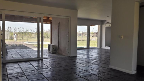 Venta Casa 4 Dormitorios Barrio Privado Colinas