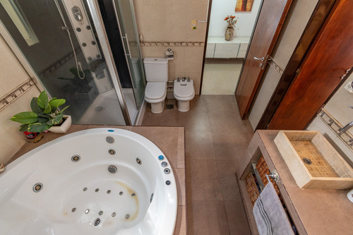 Casa · Venta · 5 Ambientes · Barrio Naon · Mataderos · Piscina · Cochera · Jardín · Playroom