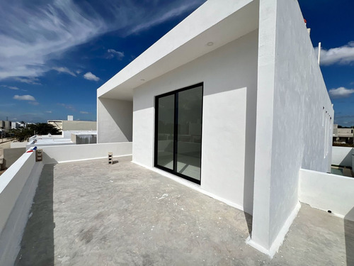 Casa En Venta En Morera, Cholul, De 4 Habitaciones Con Alberca