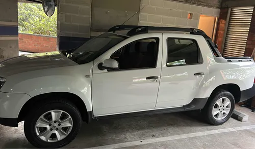 Duster Oroch 2017, 4x2 Muy Buen Estado