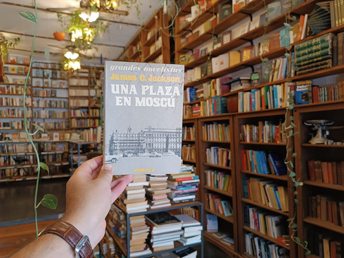 Una Plaza En MoscĂș. James O. Jackson. (Usado)
