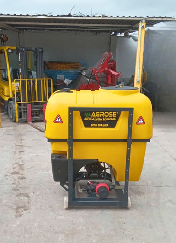 Aspersora De Tractor 600 L Con Triple Tanque Gergedan Agrose