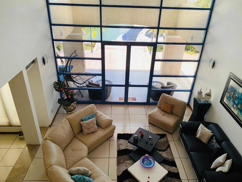 Imagen 9 de 11 de En Venta Hermosa Villa Con Canal