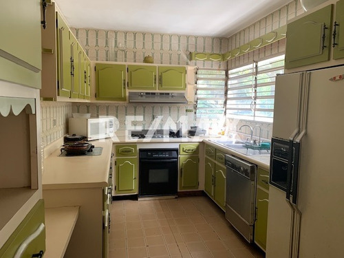 Imagen 3 de 8 de Venta De Casa En Urbanizacion Santa Monica