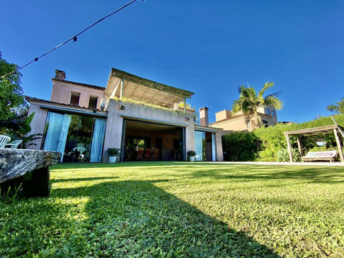 Casa - Marina Canestrari