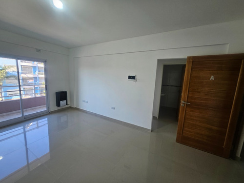 Departamento En Alquiler Zona San Justo Centro 45m2 Al Frente (a Mts. De Unlam)