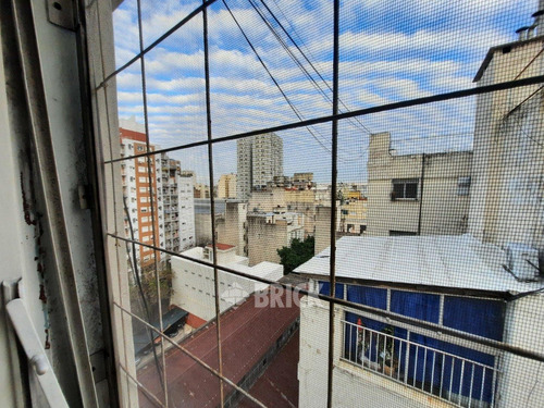 Hipolito Yrigoyen Al 2900 - Impecable Todo Sol Todo Externo