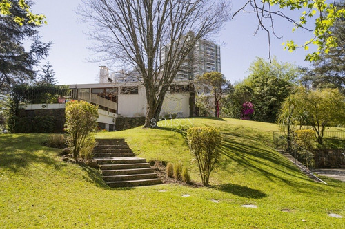 Oportunidad Casa De 3 Dormitorios Con Piscina En Playa Mansa, Punta Del Este- Ref: 60771