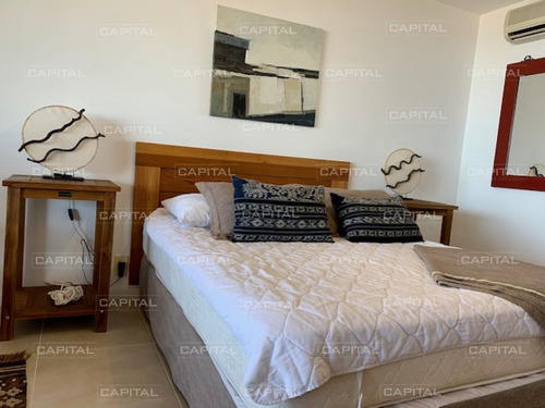 Venta De Apartamento De Dos Dormitorios Con La Mejor Vista Hacia El Atardecer, Punta Ballena- Ref: 30673