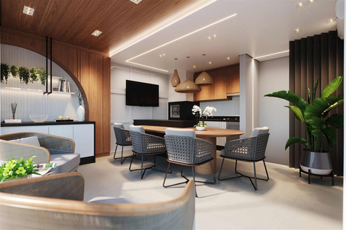 Excelente Sobrado Triplex No Centro De Balneário Camboriú Próximo À Praia Central. Viabilidade Comercial E Residencial. Fase Final De Acabamento. Negocia Entrada E Parcelamento. Venha Visitar.