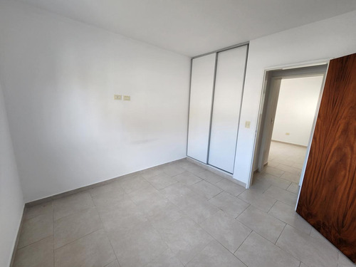Venta Departamento 2 Dormitorios Duplex Pasillo Patio Exclusivo Dos Baños Arroyito Rosario