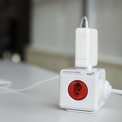 Powercube Elg - Filtro De Linha E Multiplicador De Tomada Com 5 Tomadas 10a E Cabo De 1,5 Metros Com Disjuntor Resetavel E Proteção Para Crianças (child Lock) Vermelho